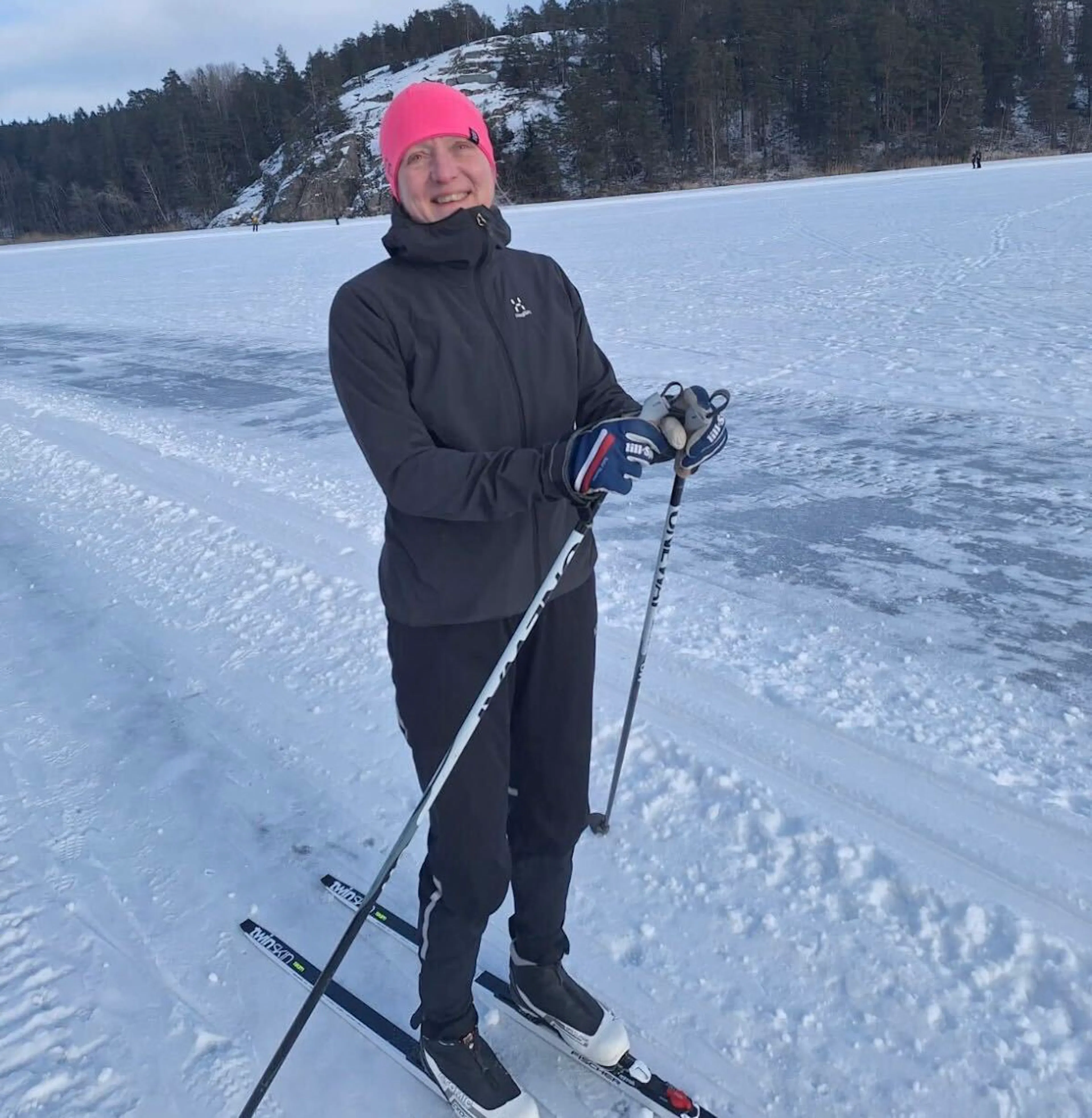 - Från smärta och trötthet till mer energi och livslust.
- Mer rörlig och får ut mer av livet igen.
- Orkar återigen med vardagssysslorna hon älskar.